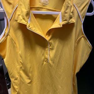 Women’s sleeveless golf shirt.